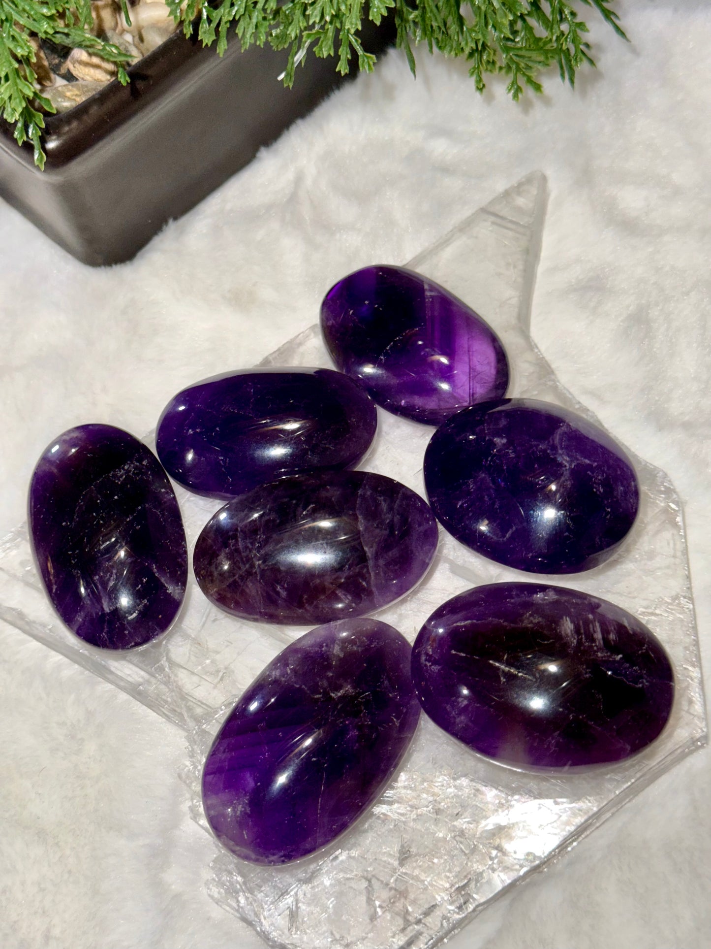 HQ Amethyst Palm Stones